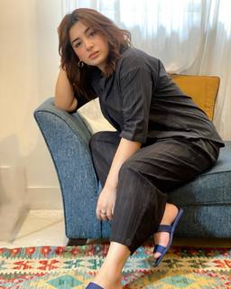 Ayesha Butt feet photo 2