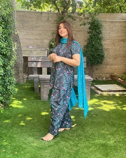 Ayesha Butt feet photo 11