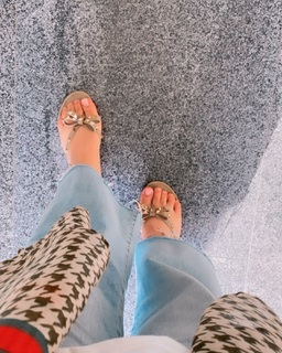 Ayesha Butt feet photo 8