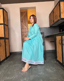 Ayesha Butt feet photo 1