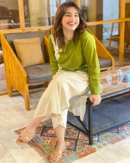 Ayesha Butt feet photo 15