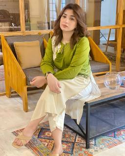 Ayesha Butt feet photo 14