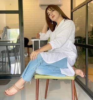 Ayesha Butt feet photo 11