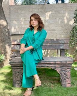 Ayesha Butt feet photo 9