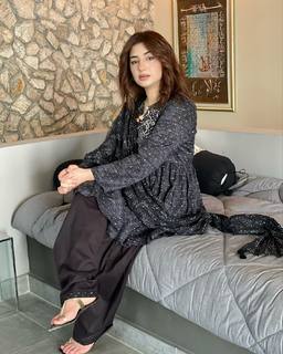 Ayesha Butt feet photo 19