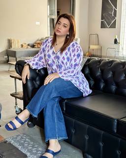 Ayesha Butt feet photo 17