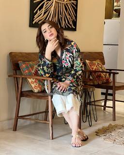 Ayesha Butt feet photo 10