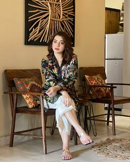 Ayesha Butt feet photo 9