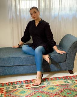 Ayesha Butt feet photo 3