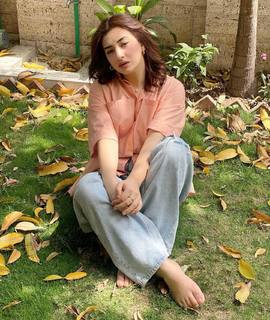 Ayesha Butt feet photo 17