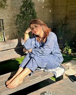 Ayesha Butt feet photo 8