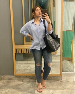 Ayesha Butt feet photo 19