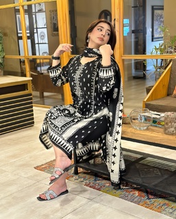 Ayesha Butt feet photo 5