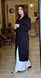 Ayesha Butt feet photo 9
