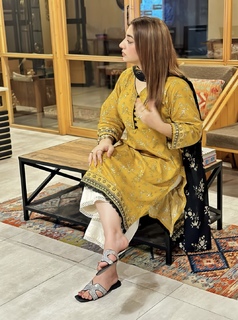 Ayesha Butt feet photo 13