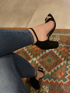 Ayesha Butt feet photo 10