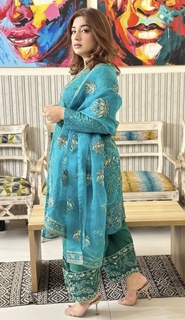 Ayesha Butt feet photo 1