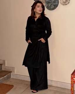 Ayesha Butt feet photo 9