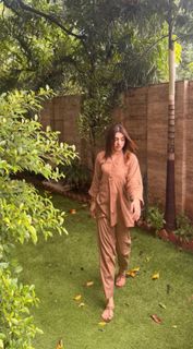 Ayesha Butt feet photo 1