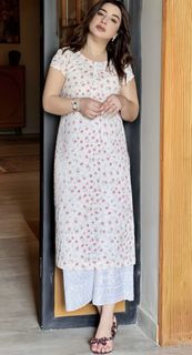 Ayesha Butt feet photo 6