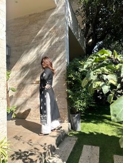 Ayesha Butt feet photo 7