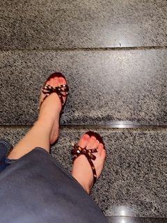 Ayesha Butt feet photo 9