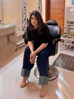 Ayesha Butt feet photo 9