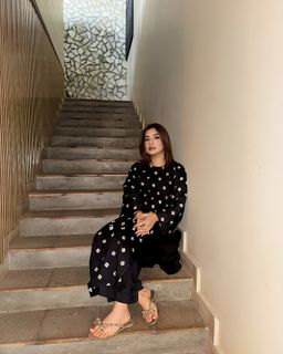 Ayesha Butt feet photo 16