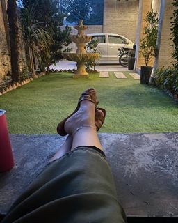 Ayesha Butt feet photo 3