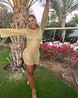 Ayesha Curry feet photo thumbnail