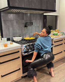 Ayesha Curry feet photo thumbnail