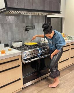 Ayesha Curry feet photo thumbnail