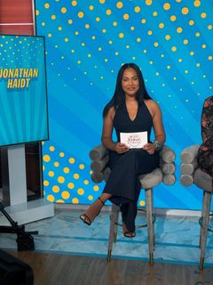 Ayesha Curry feet photo thumbnail