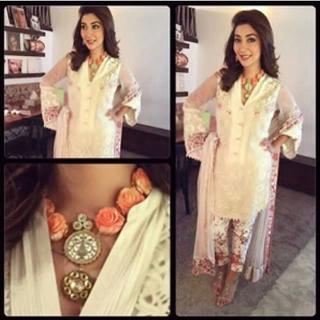 Ayesha Khan feet photo 1