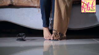 Ayesha Khan feet photo 17