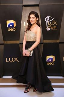 Ayesha Omer feet photo thumbnail