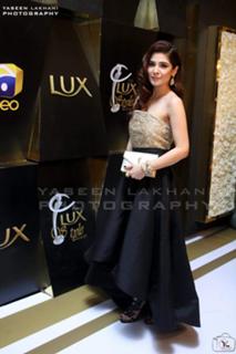 Ayesha Omer feet photo thumbnail