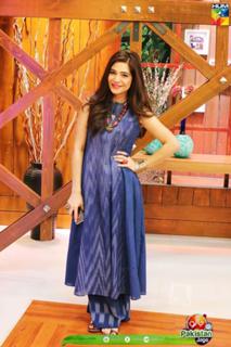 Ayesha Omer feet photo thumbnail