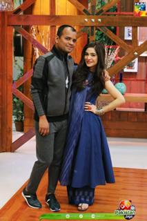 Ayesha Omer feet photo thumbnail