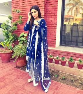 Ayesha Omer feet photo thumbnail