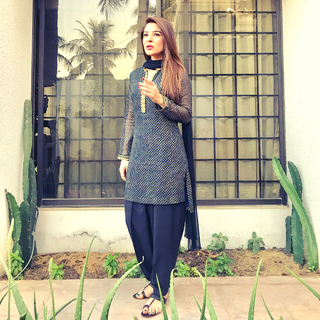 Ayesha Omer feet photo thumbnail