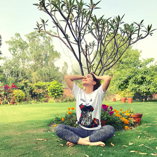 Ayesha Omer feet photo thumbnail