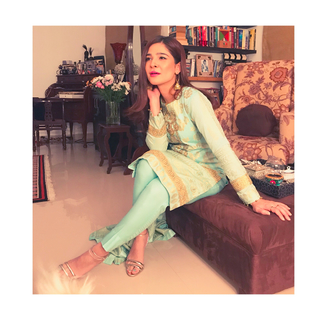 Ayesha Omer feet photo thumbnail