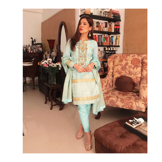 Ayesha Omer feet photo thumbnail