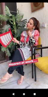 Ayesha Omer feet photo thumbnail