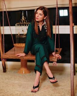 Ayesha Omer feet photo thumbnail