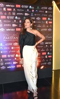 Ayesha Omer feet photo thumbnail
