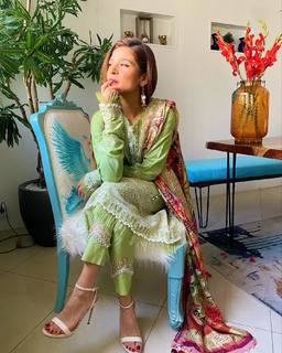 Ayesha Omer feet photo thumbnail