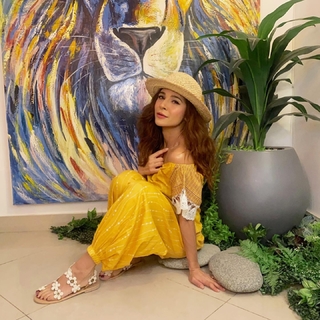 Ayesha Omer feet photo thumbnail