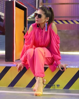 Ayesha Omer feet photo thumbnail